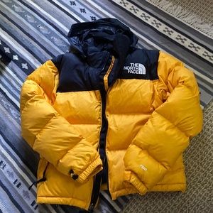 YELLOW AND BLACK WOMENS NORTHFACE